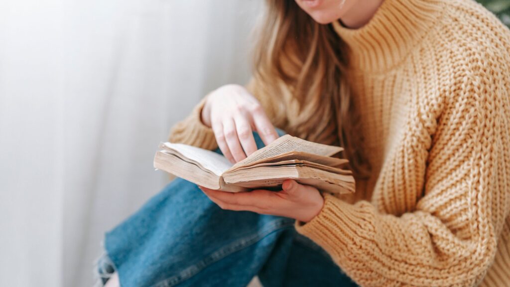 読書をする女性